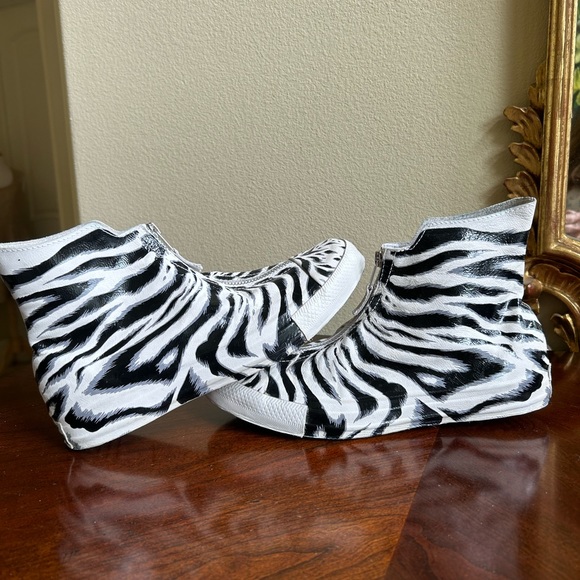 Converse all star high top zebra pattern leather and zipper front sneakers - Picture 5 of 8